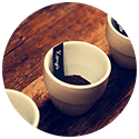 Tasse de café et grains